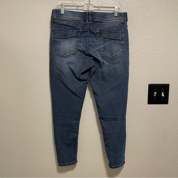 Democracy Medium Wash “ab” technology Skinny Jeans Size 10 - Picture 4 of 5